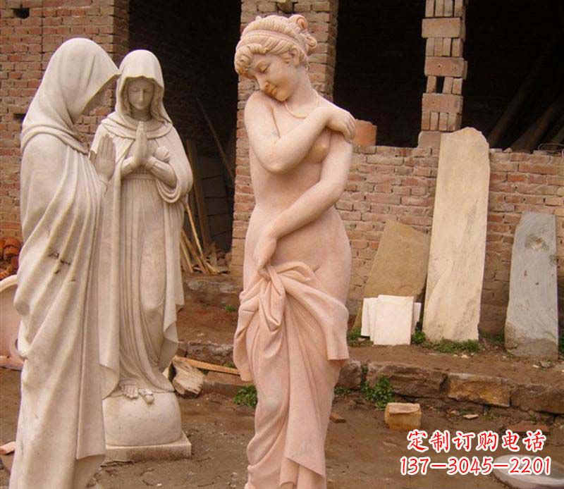 半裸女人大理石雕塑