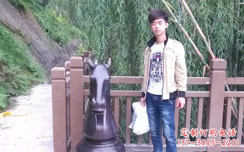 半身马雕塑