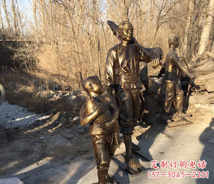 抱着鱼的儿童街边小品铜雕