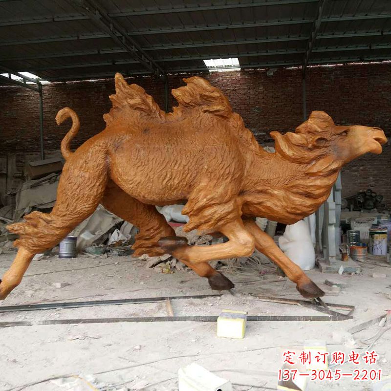 奔跑的骆驼仿真雕塑