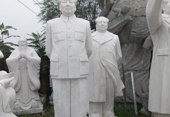新一代中国政治精神的象征——“背手的毛主席”石雕