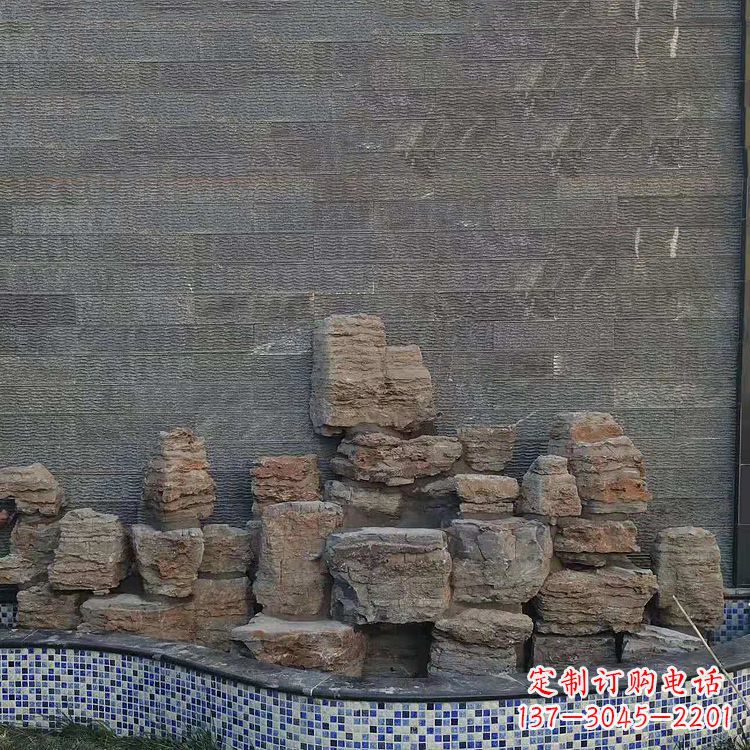 别墅庭院假山鱼池