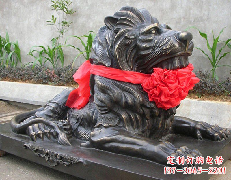 宾馆门口的铜狮子
