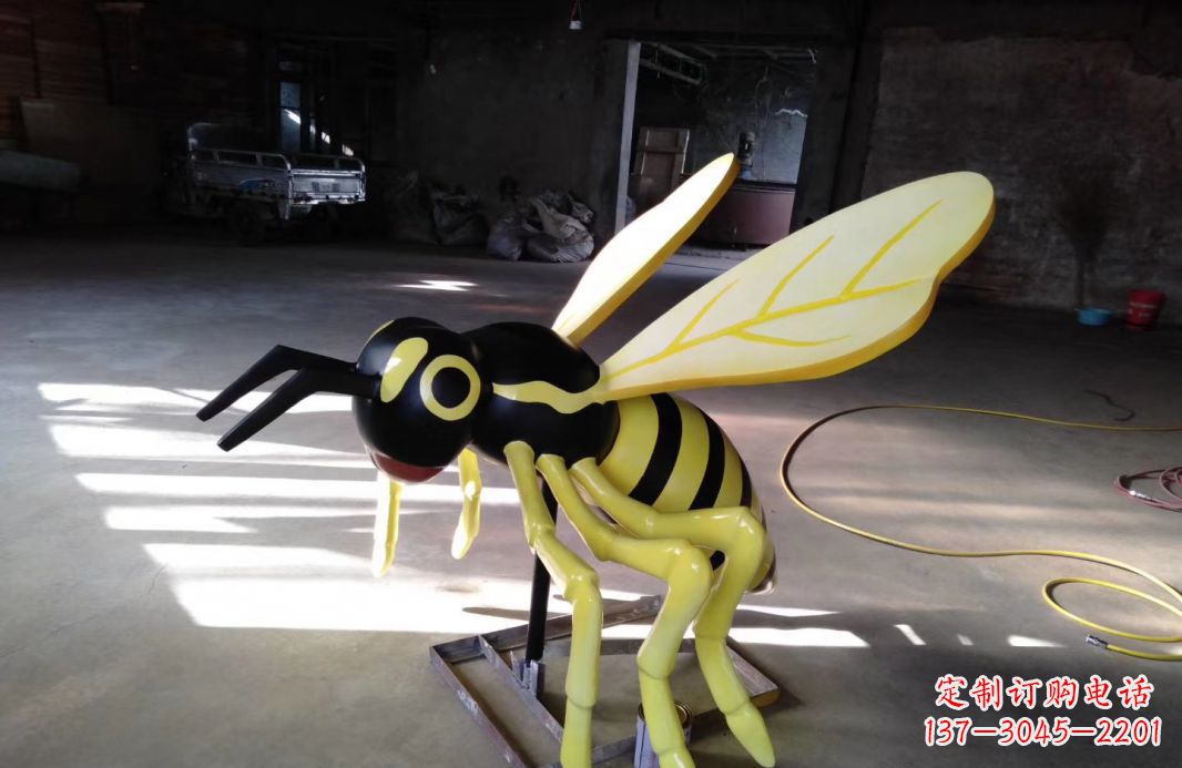 玻璃刚仿真蜜蜂雕塑
