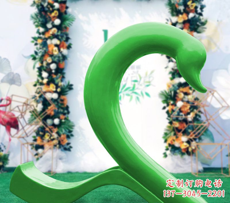 玻璃钢爱心天鹅雕塑(左)