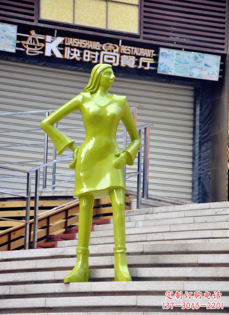 玻璃钢步行街人物雕塑