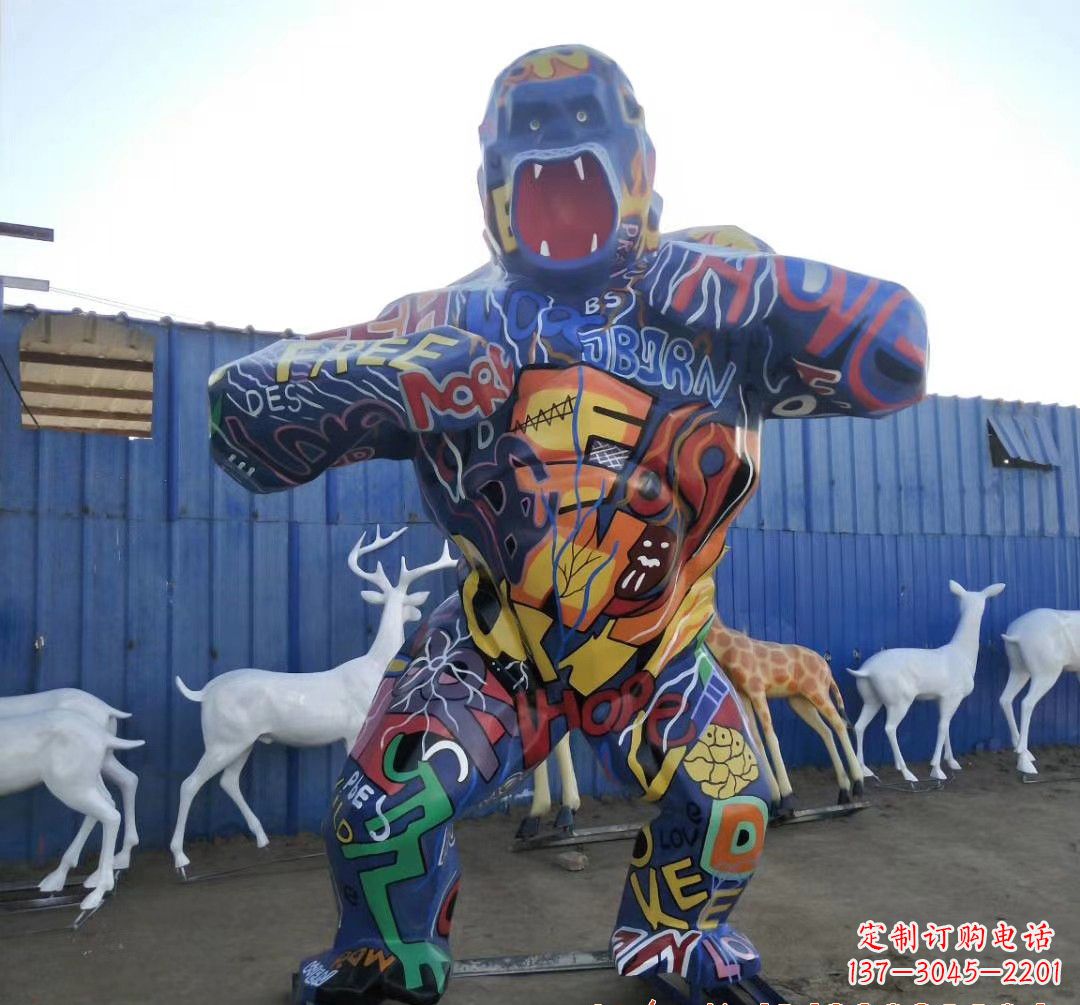 玻璃钢彩绘大猩猩雕塑