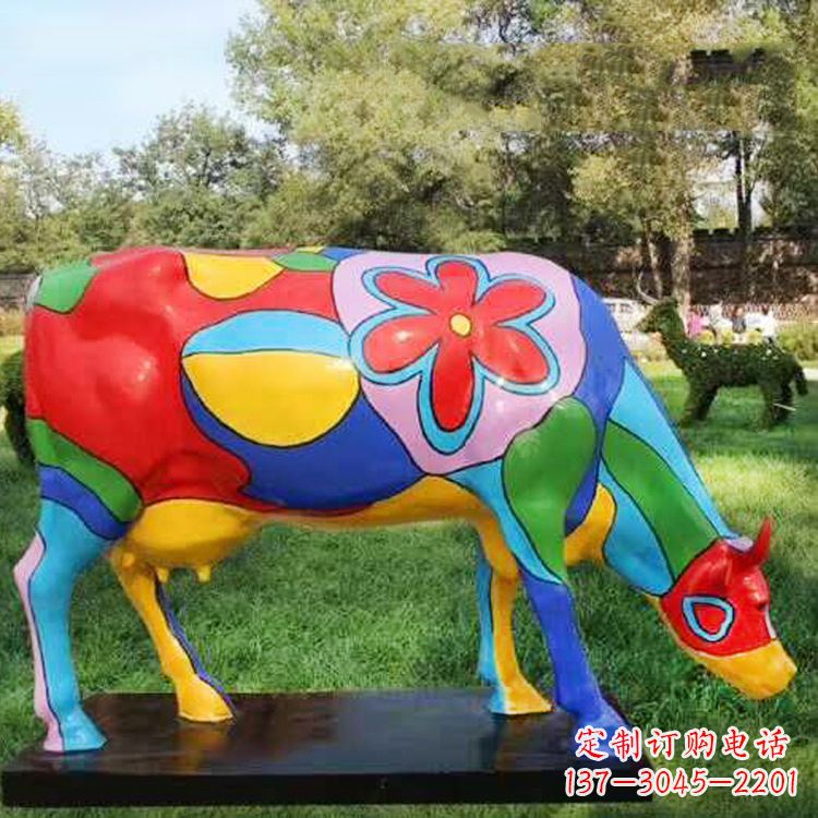 玻璃钢雕塑彩绘卡通牛 (3)