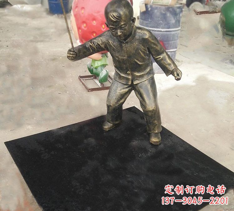 玻璃钢仿铜打陀螺的儿童雕塑