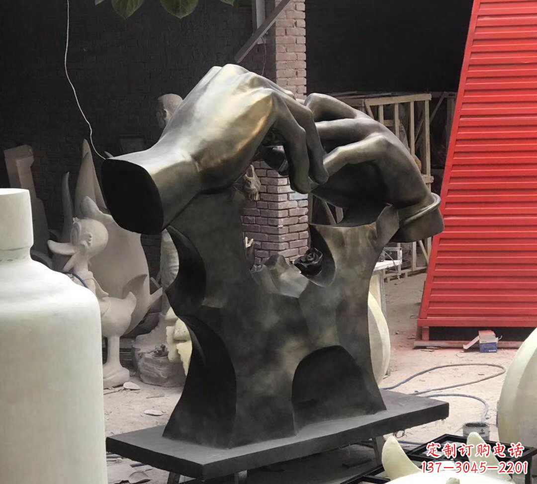 玻璃钢仿铜戴戒指雕塑广场景观爱情摆件 (6)
