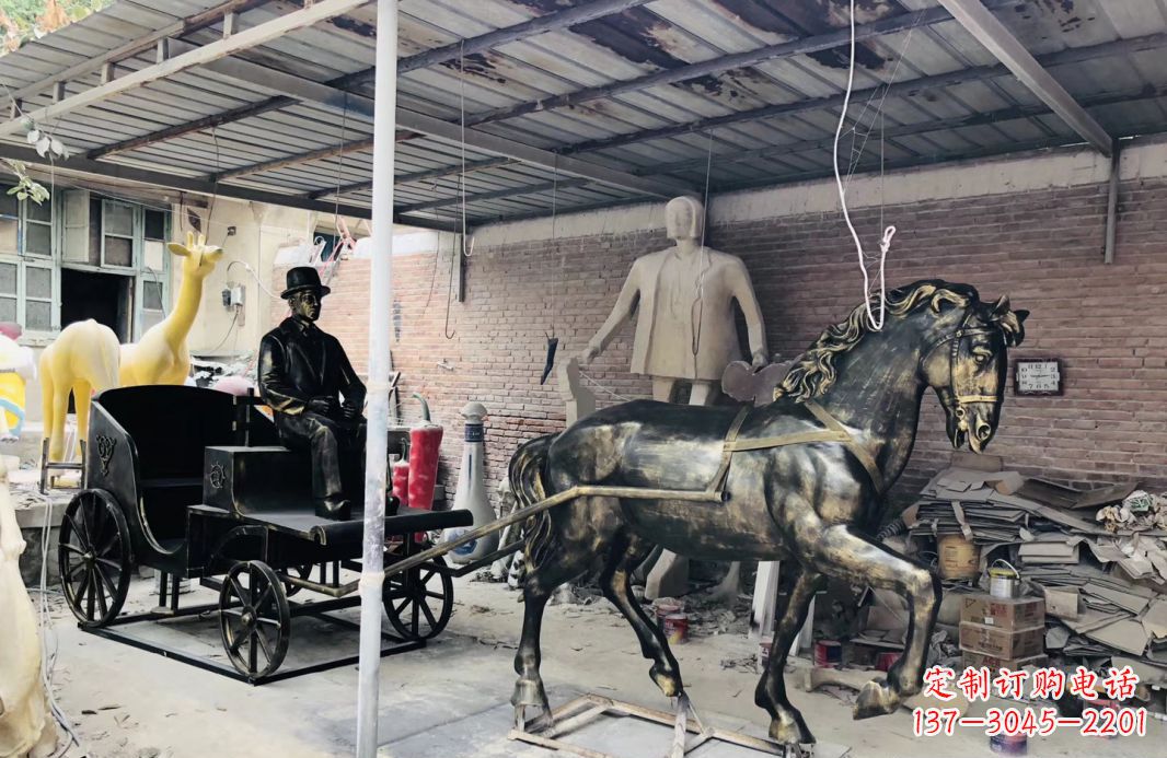 玻璃钢仿铜赶马车人物雕塑广场景观雕塑