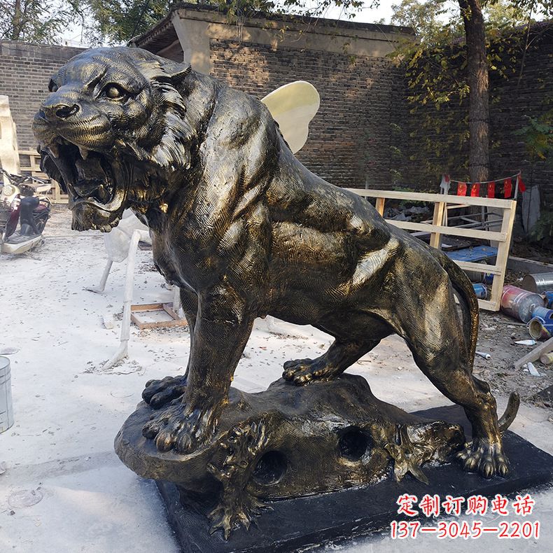 玻璃钢仿铜老虎雕塑