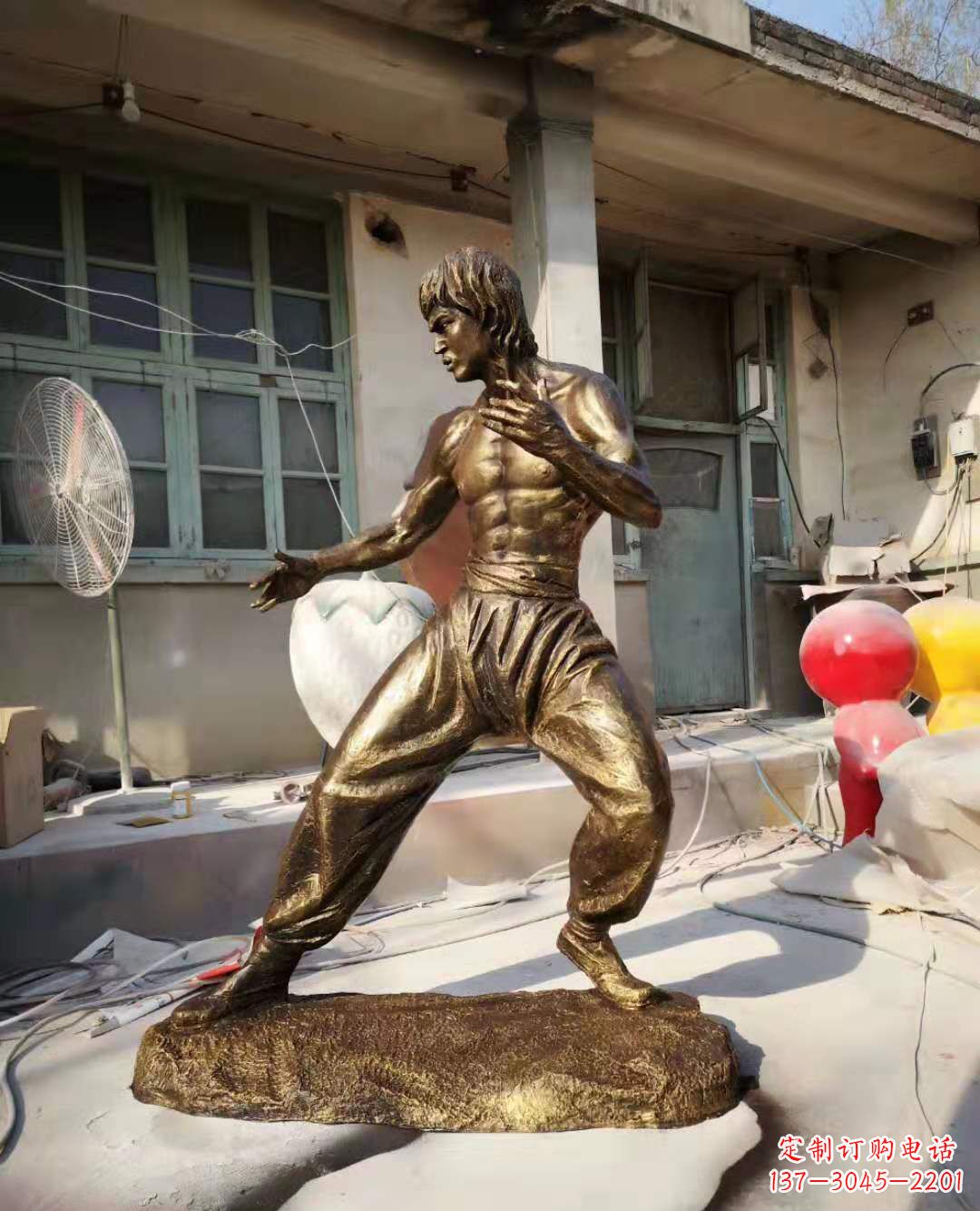 铜像传奇——李小龙雕塑 铜像传奇——李小龙雕塑