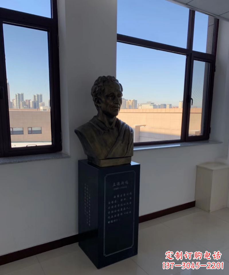玻璃钢仿铜的孟德斯鸠头像雕塑 玻璃钢仿铜的孟德斯鸠头像雕塑