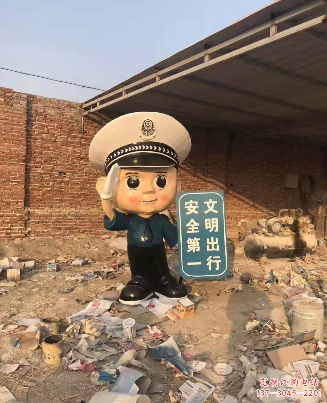 玻璃钢卡通警察雕塑公园广场安全警示语雕塑