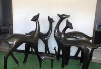 玻璃钢仿铜鹿雕塑完美点缀庭院景观