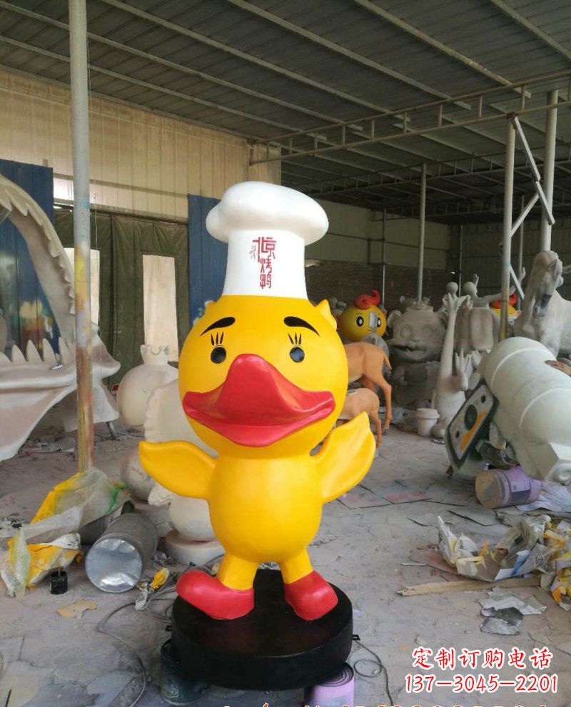 玻璃钢卡通小黄鸭雕塑