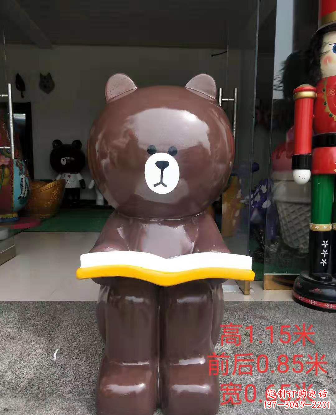 玻璃钢可爱布朗熊广场动物雕塑