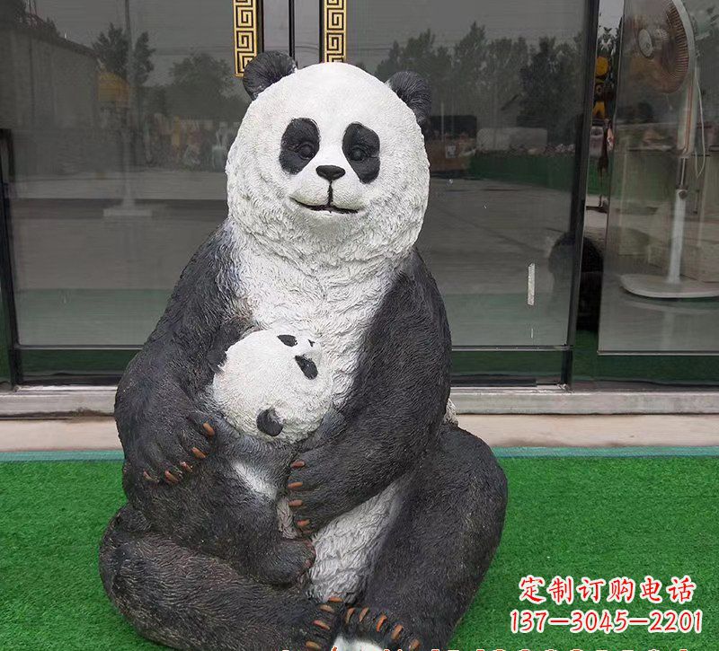 玻璃钢制熊猫雕塑——传承中华文化精髓 玻璃钢制熊猫雕塑——传承中华文化精髓