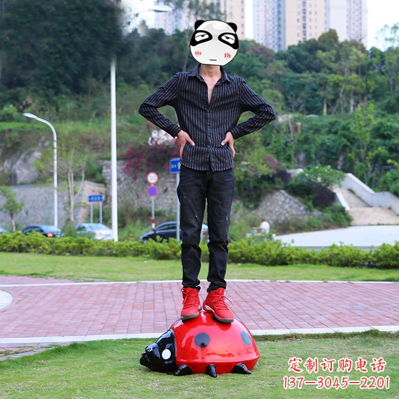 玻璃钢七星瓢虫雕塑