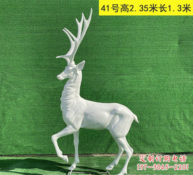 玻璃钢驯鹿雕塑优雅而又美丽