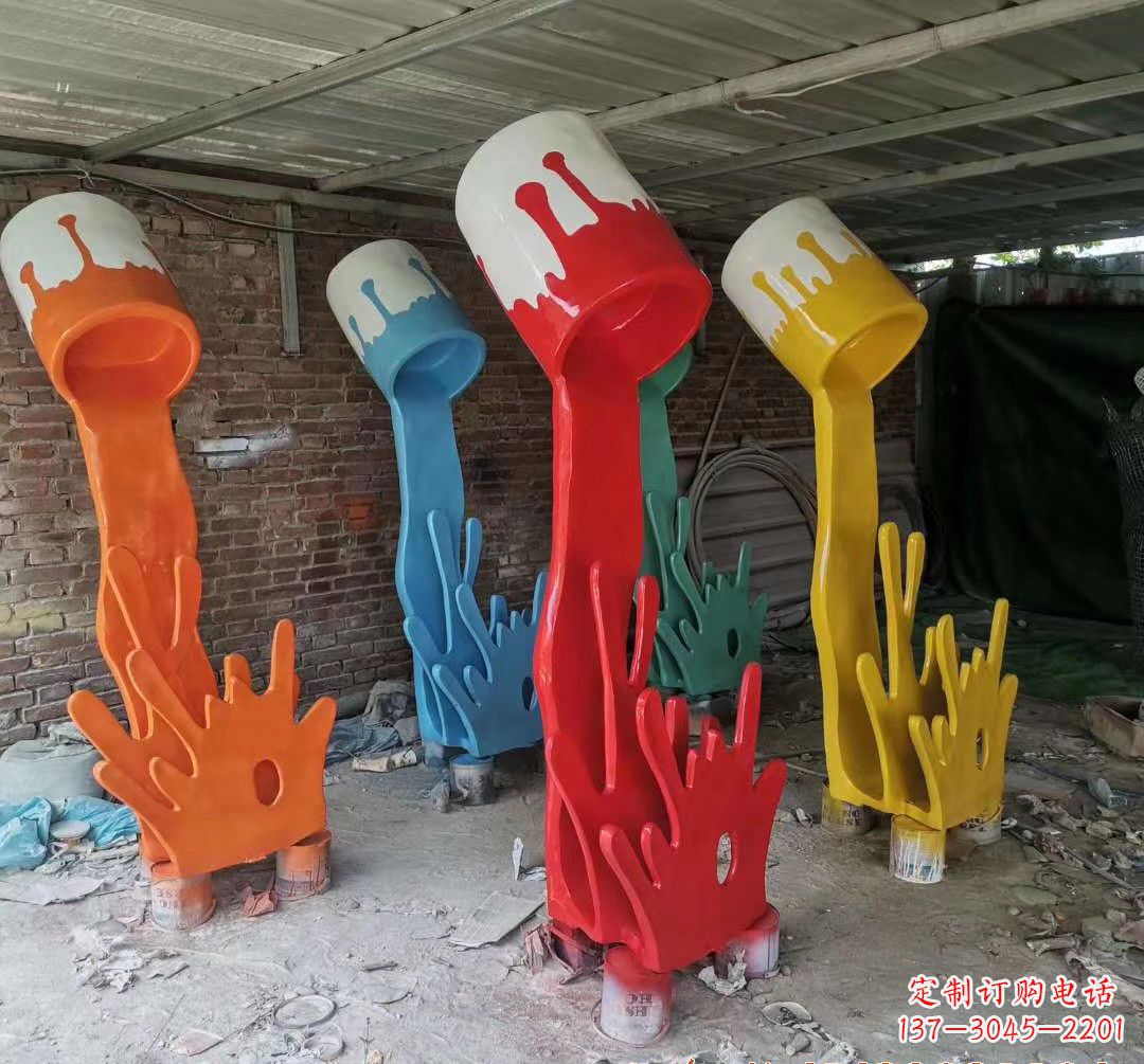 玻璃钢油漆桶景观雕塑