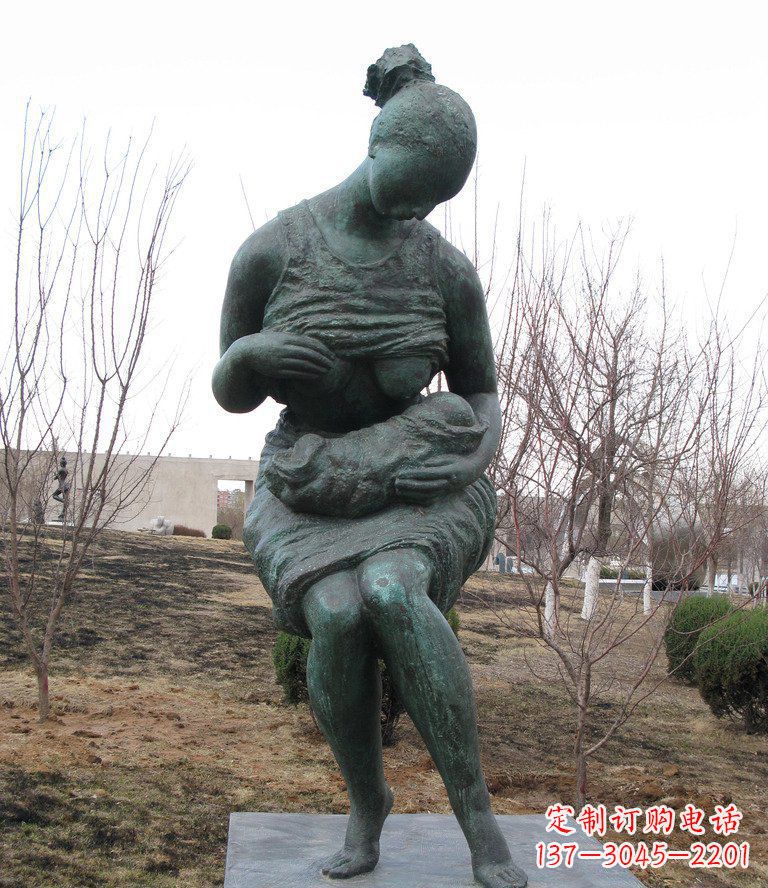哺乳的女人公园人物铜雕