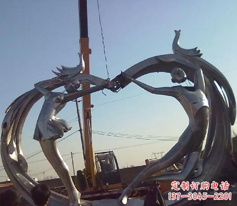 不锈钢爱情雕塑