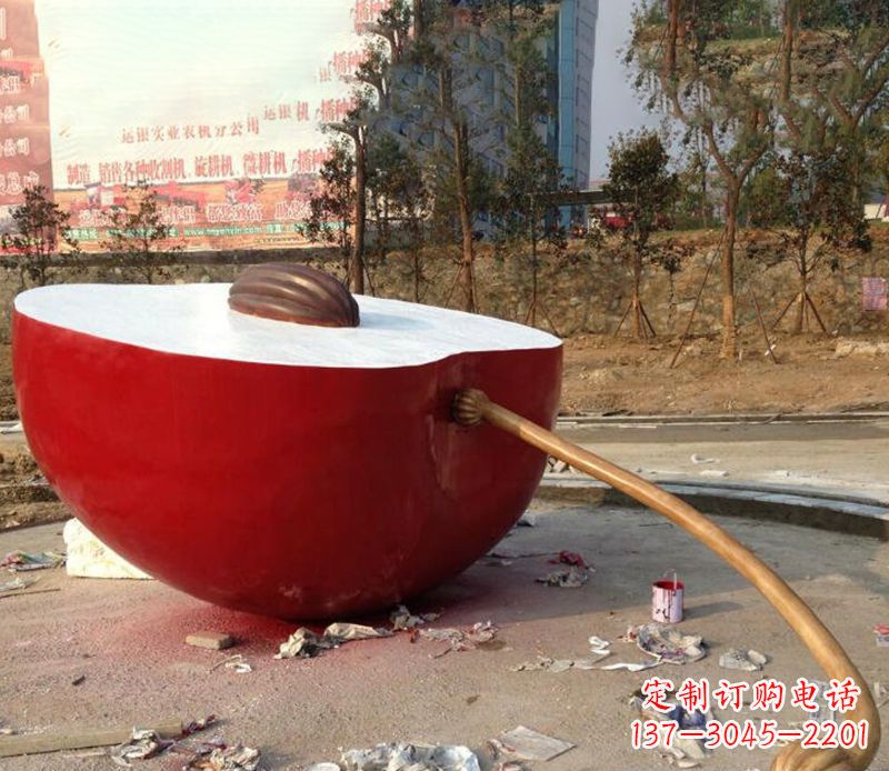 不锈钢半块苹果雕塑