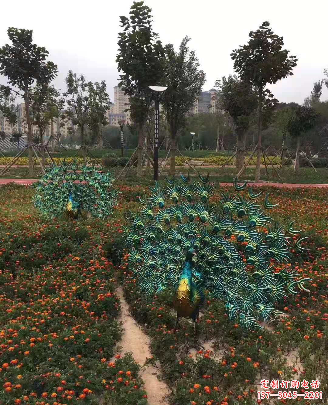 不锈钢彩绘孔雀开屏雕塑公园景观动物雕塑