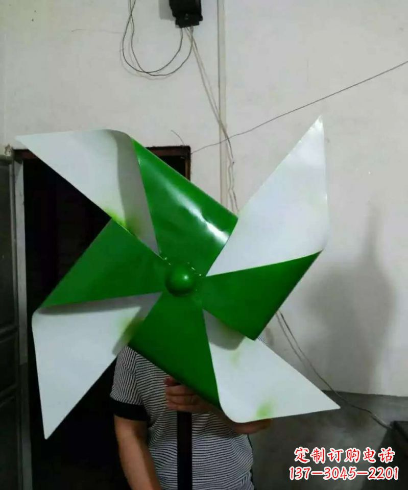 不锈钢彩色风车雕塑
