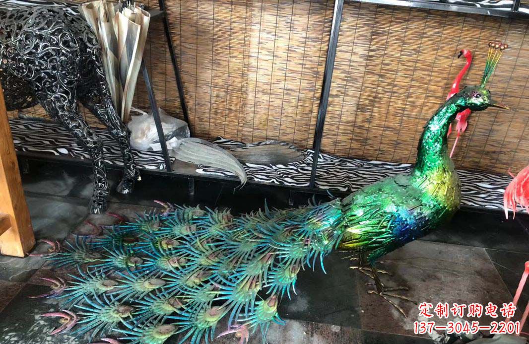 不锈钢彩色景观孔雀雕塑