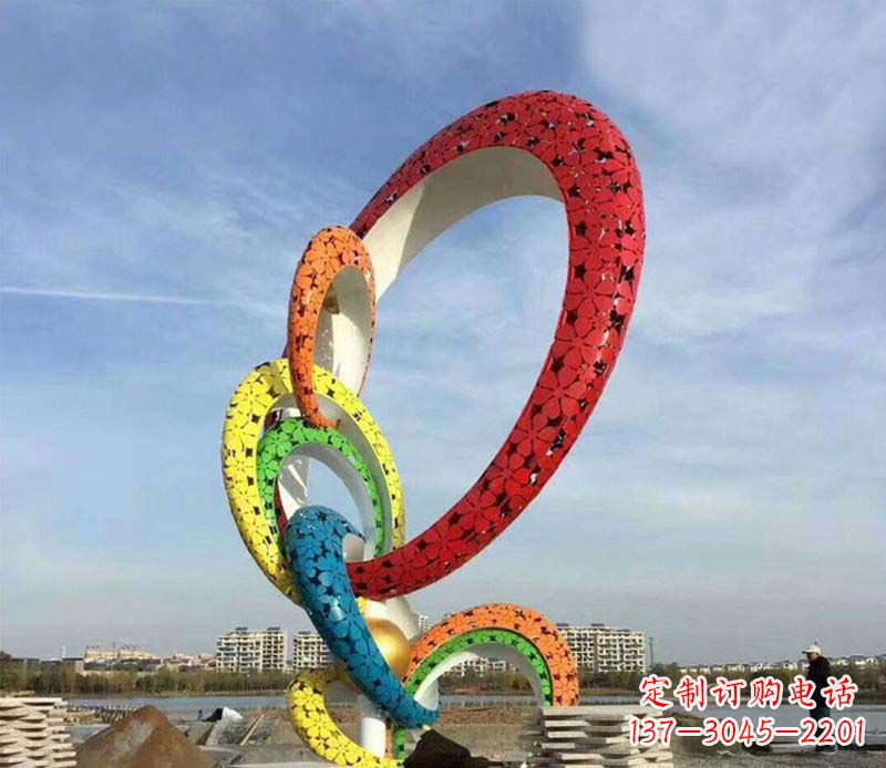 不锈钢彩色相接环雕塑