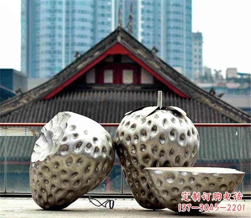 不锈钢草莓雕塑