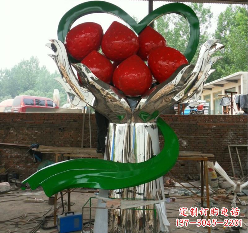 不锈钢草莓雕塑2222