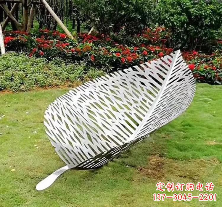 不锈钢草坪树叶雕塑