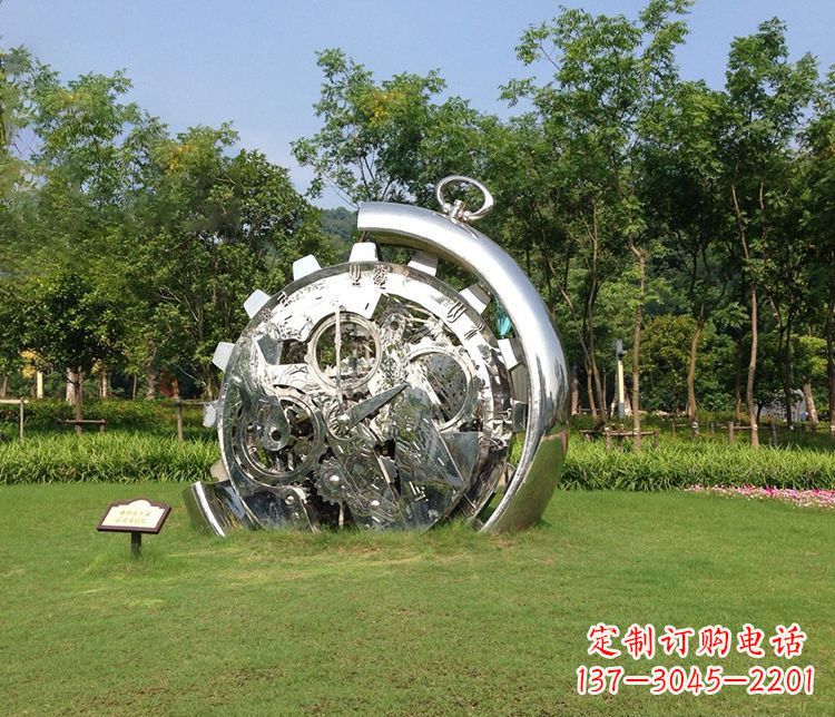 不锈钢草坪钟表雕塑