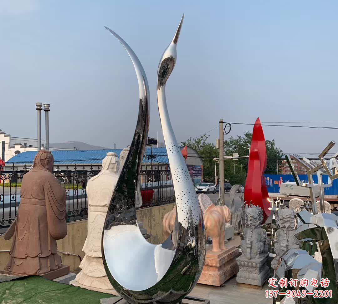 不锈钢城市镜面雕塑