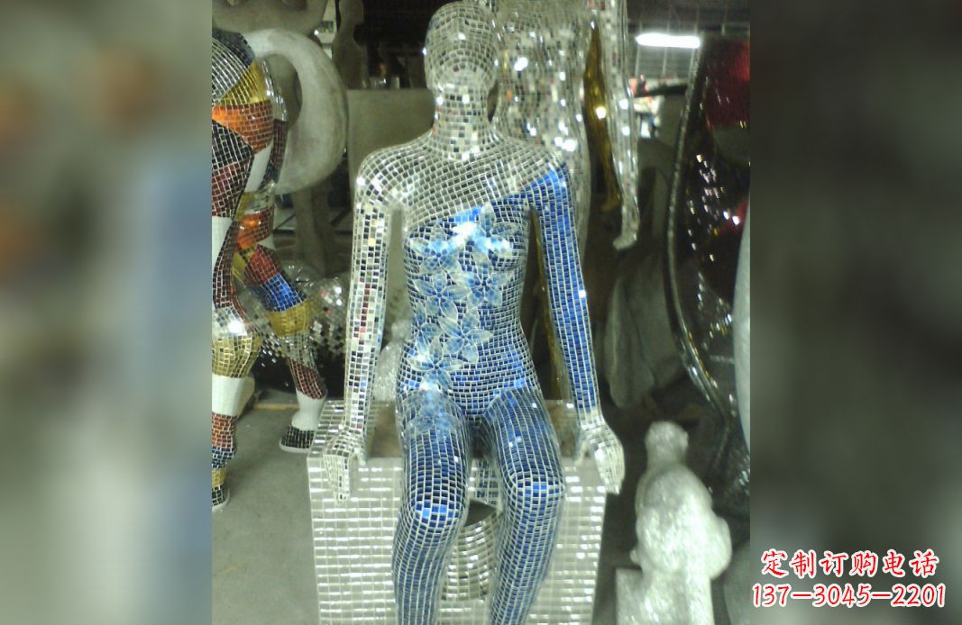 不锈钢抽象彩绘人物商场景观雕塑