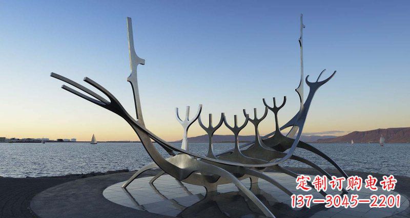 不锈钢抽象划船人物海边景观雕塑