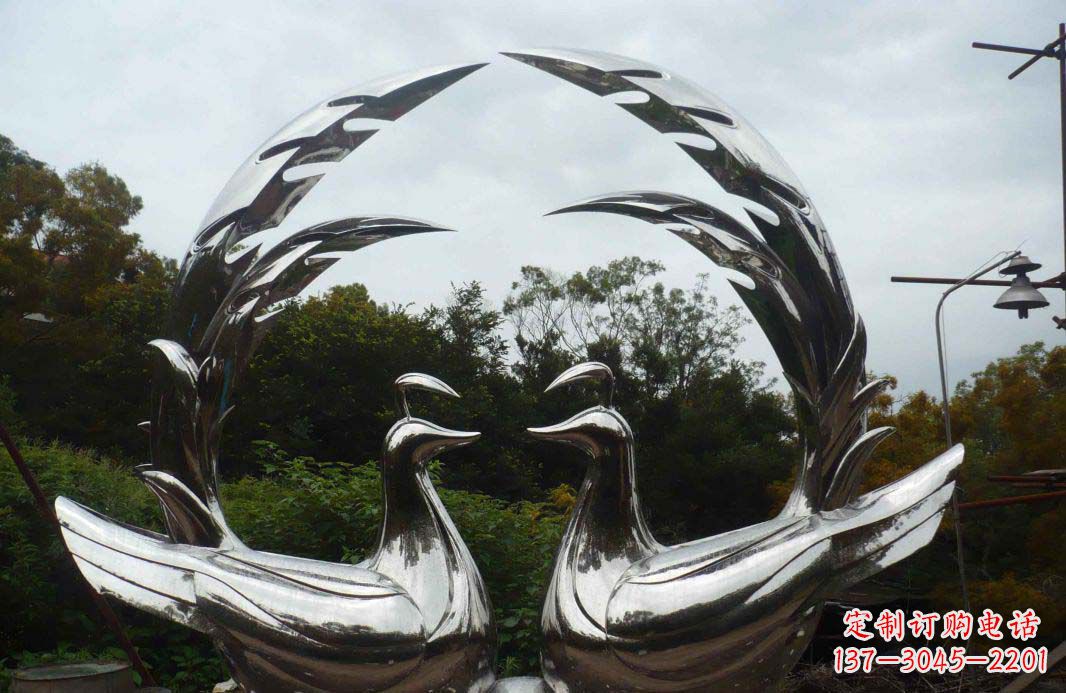 不锈钢抽象镜面孔雀雕塑