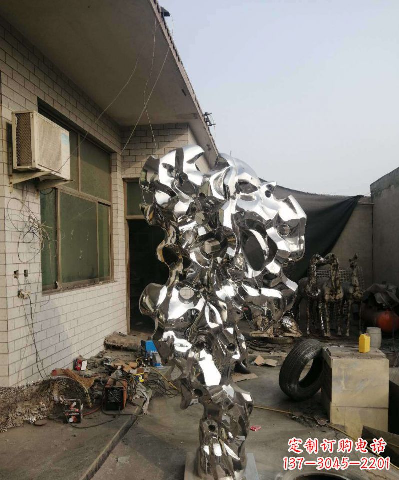 太湖石雕塑:不锈钢的艺术精品 太湖石雕塑:不锈钢的艺术精品