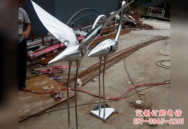 不锈钢抽象仙鹤雕塑2