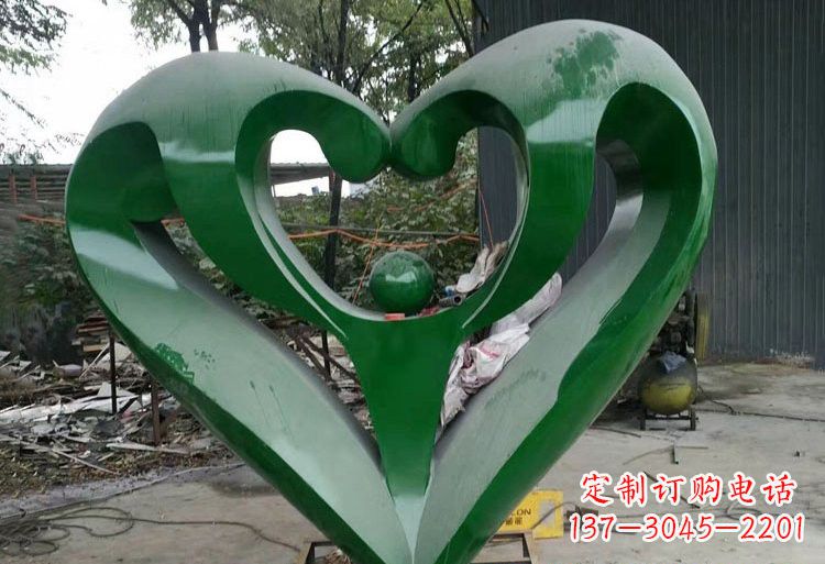 不锈钢抽象心形一家三口雕塑