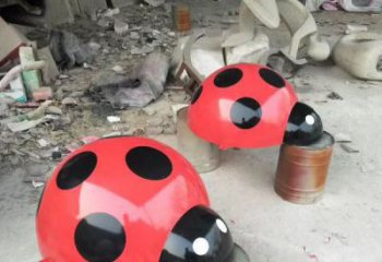玻璃钢制瓢虫雕塑绚丽多彩的公园景观摆件