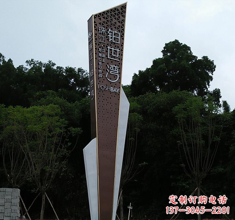 不锈钢大型景观精神堡垒雕塑