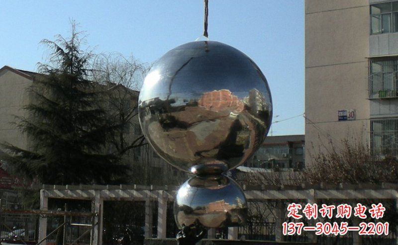 不锈钢大型圆球雕塑
