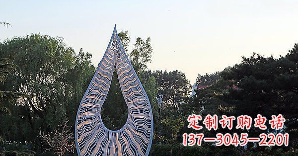 水滴雕塑:给公园带来流动的美 水滴雕塑:给公园带来流动的美