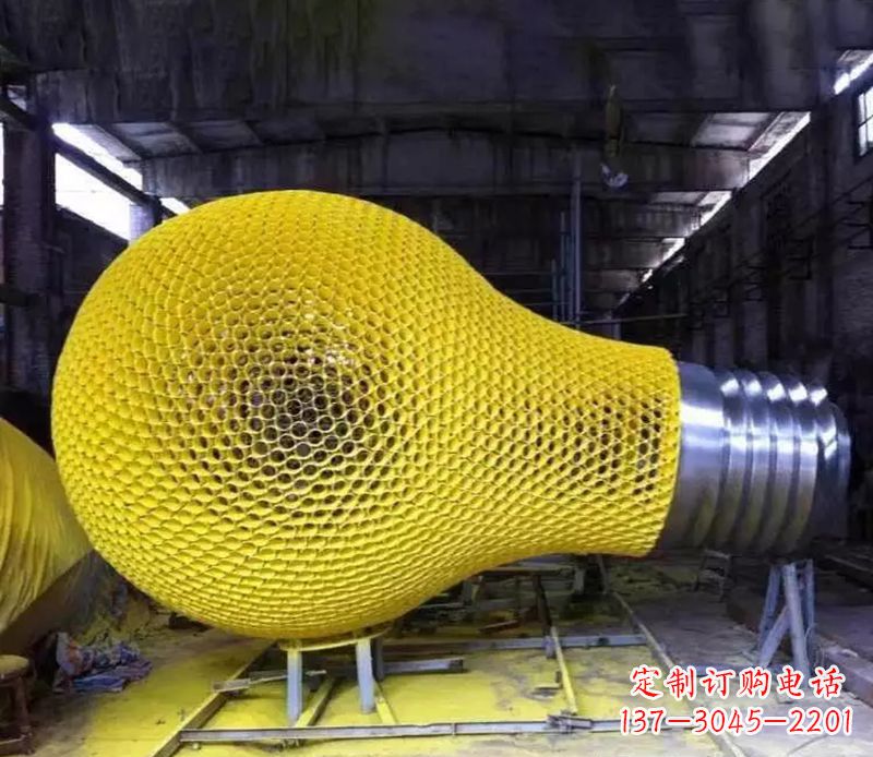 不锈钢灯泡雕塑2