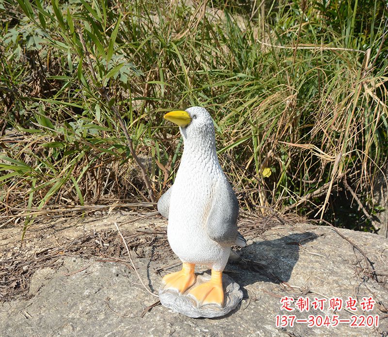 和平鸽雕塑传递和平的美丽象征 和平鸽雕塑传递和平的美丽象征